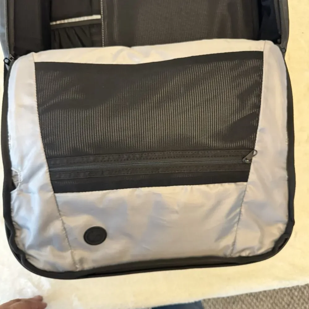 Nomatic messenger bag
